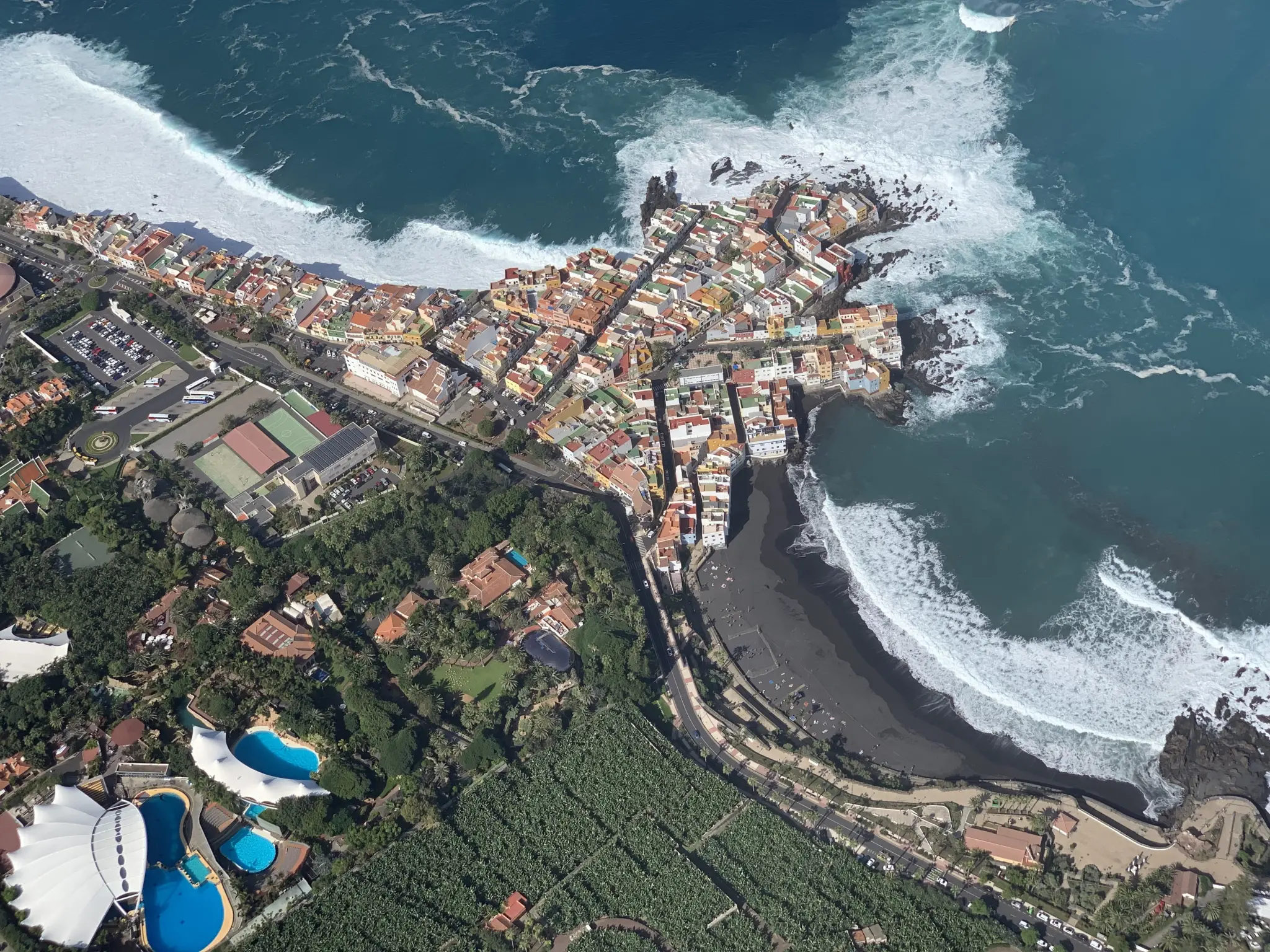 Flight week, paragliding trip Tenerife - an unforgettable experience Beach, Fly and Rock'n Roll Experience the carefree feeling of flying and get to know the charming landscapes of the largest of all Canary Islands from the bird's eye view.